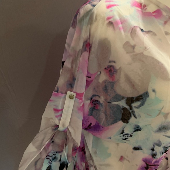 😁   SOLD 😁  Jennifer Lopez Blouse - Picture 2 of 6